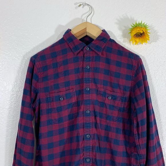 J. Crew Men’s 100% Cotton Maroon Blue Pocket Button Up Flannel Size Medium - Picture 2 of 6